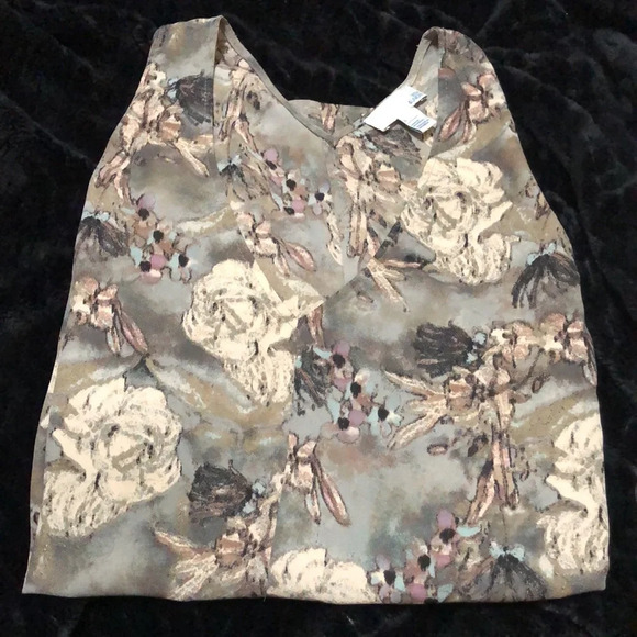 14th & Union Cold Shoulder Top - Picture 9 of 9